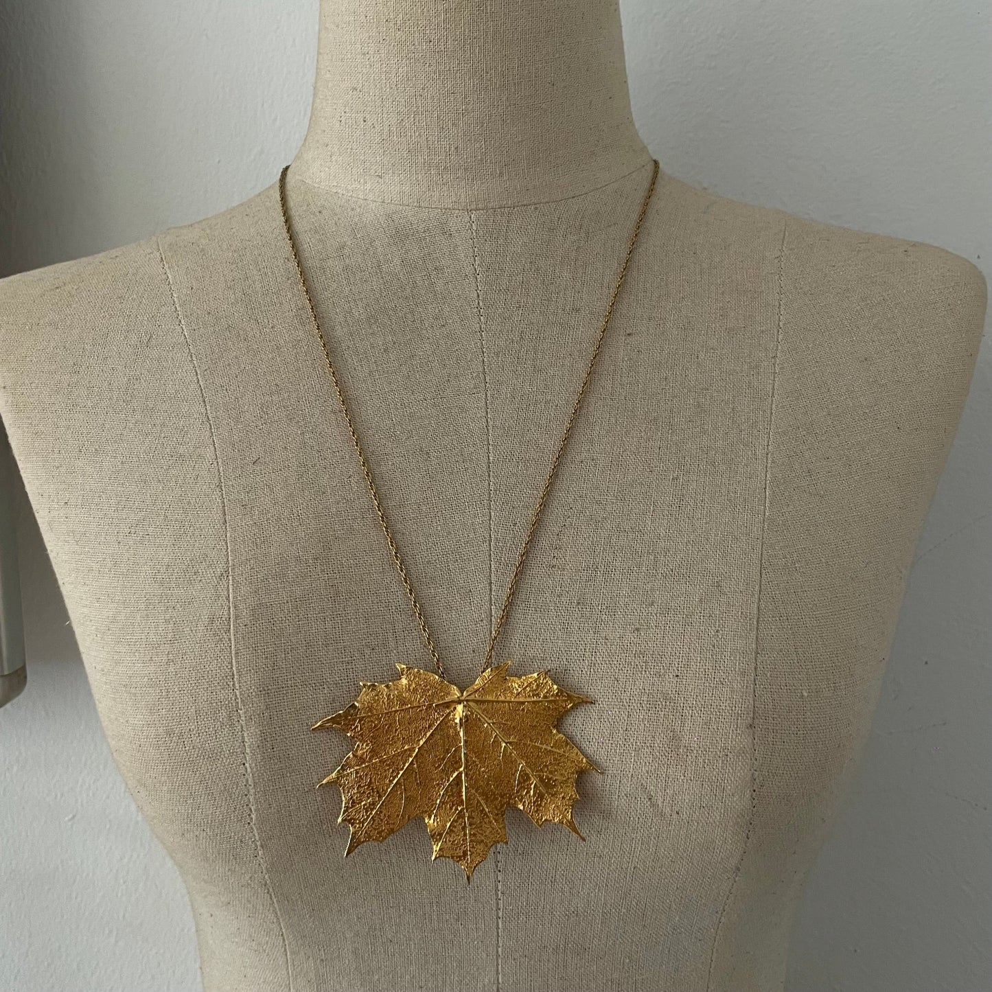 Vintage 1970s 24k Gold Dipped Leaf Brooch or pendant necklace
