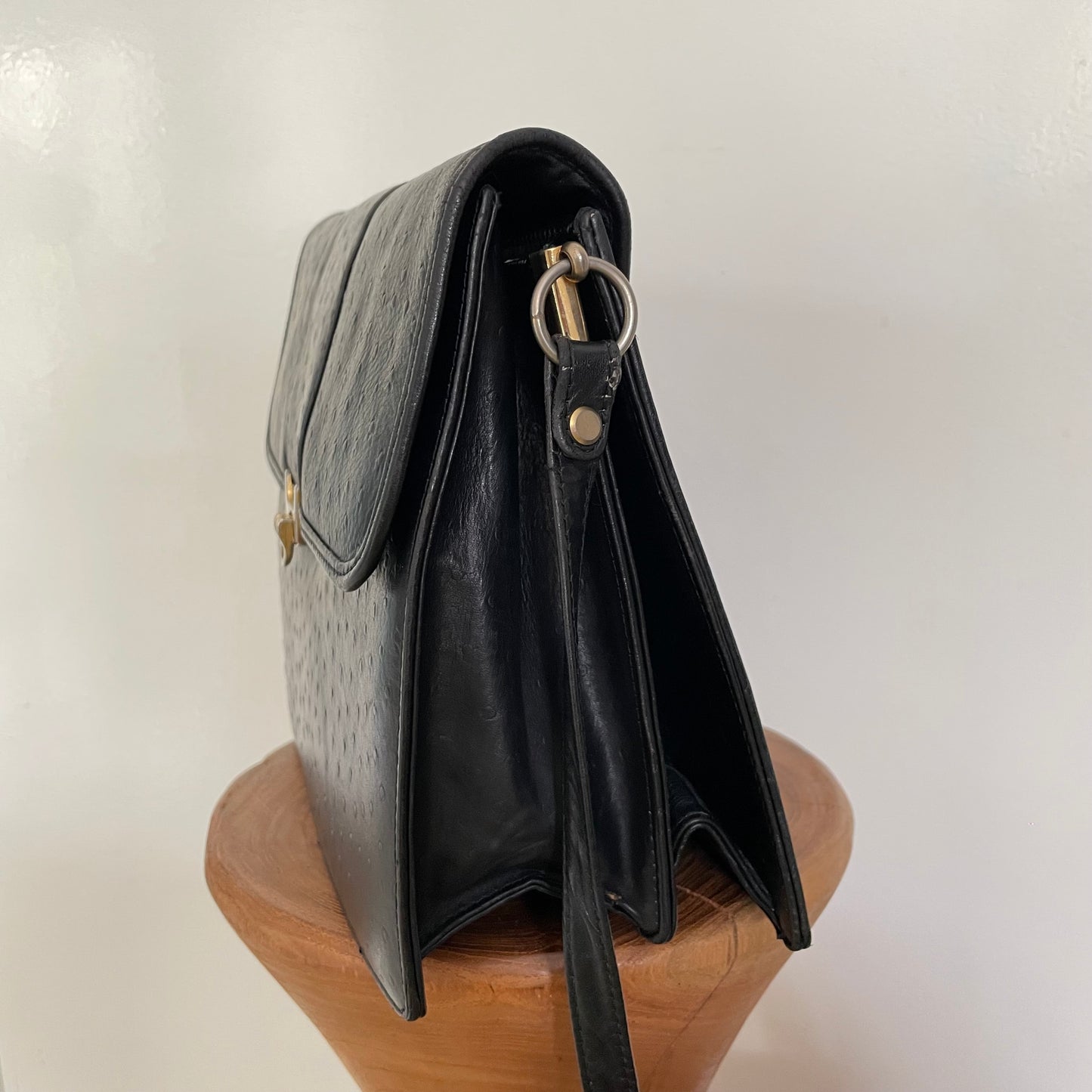 Vintage 1980s black leather bag with detailed front gold clasp