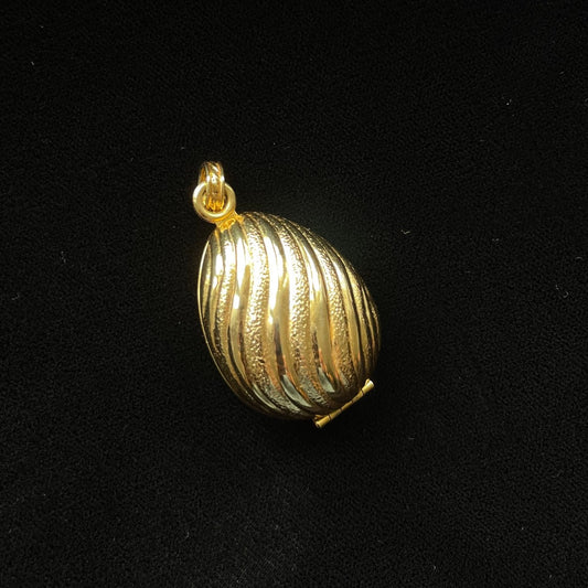 Vintage 60s Gold AVON Egg Pendant Locket necklace