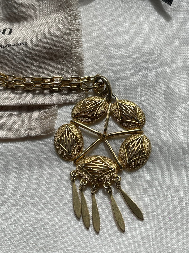 Vintage 70s Filigree Flower Gold-Tone Pendant Necklace