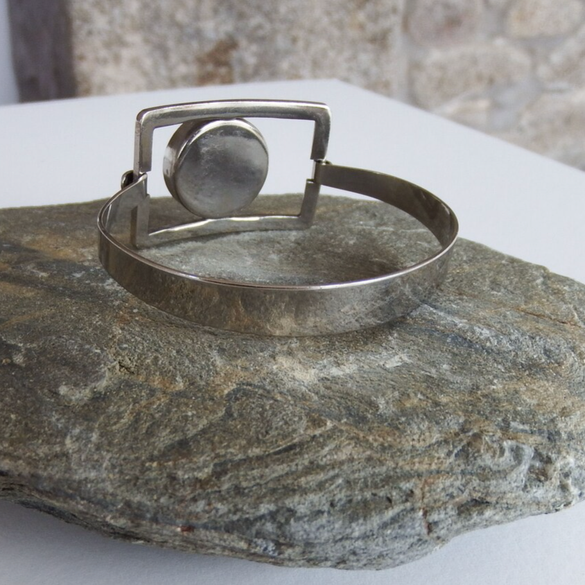 Vintage modernist 80s stainless steel bangle with black stone