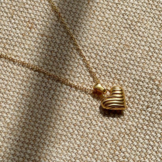 PYAR Petite Gold Wavy Heart Necklace